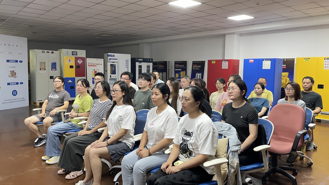 铭记历史,守护和平 | 众御集体观看抗战胜利 80 周年阅兵(图10) 铭记历史,守护和平 | 众御集体观看抗战胜利 80 周年阅兵(图10)